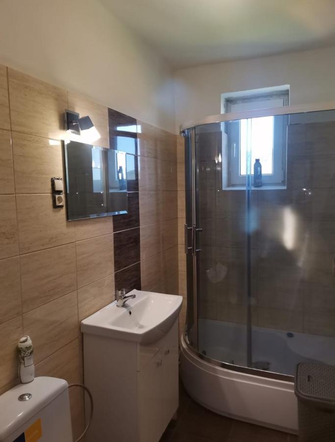 Ferienwohnung Gromadzyniowka-Pod Czarnym Kogutem Ustrzyki Dolne Exterior foto