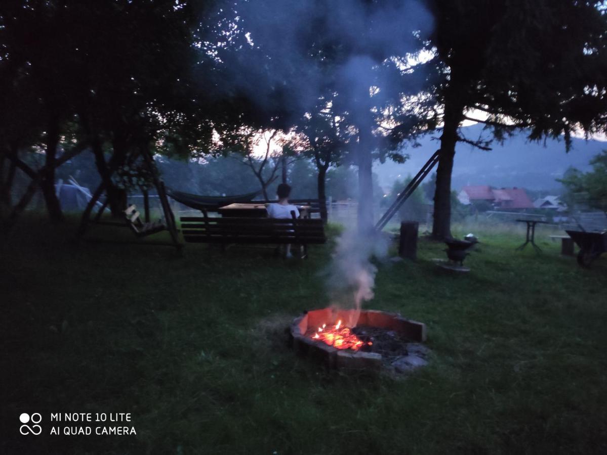 Ferienwohnung Gromadzyniowka-Pod Czarnym Kogutem Ustrzyki Dolne Exterior foto