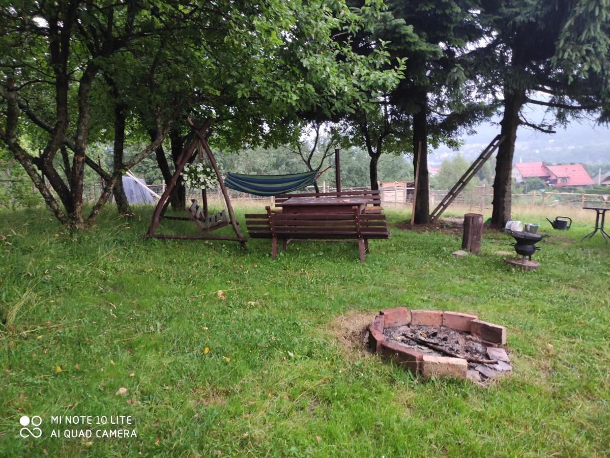 Ferienwohnung Gromadzyniowka-Pod Czarnym Kogutem Ustrzyki Dolne Exterior foto